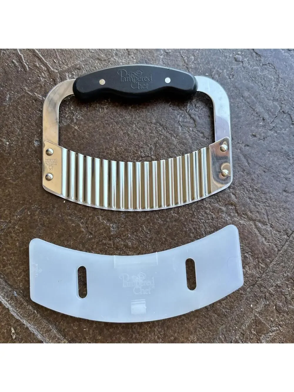 Pampered Chef Hand Held Rocking Serrated  Slicer/Chopper Stainless Steel Guard